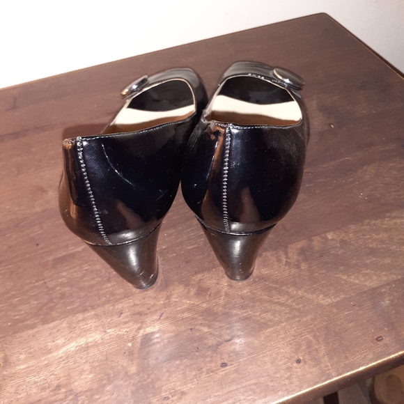 Naturalizer shoes - Picture 3 of 5